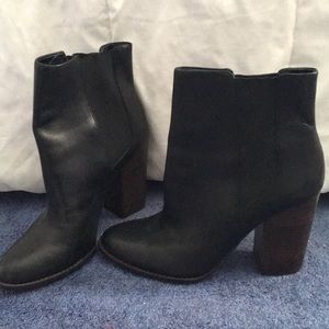 Banana Republic black boots (10)